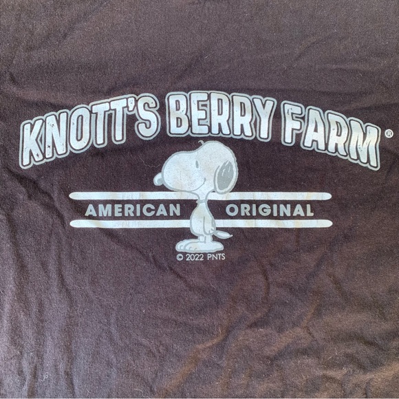 Black 2022 Knott’s Berry Farm T-Shirt - Picture 3 of 5